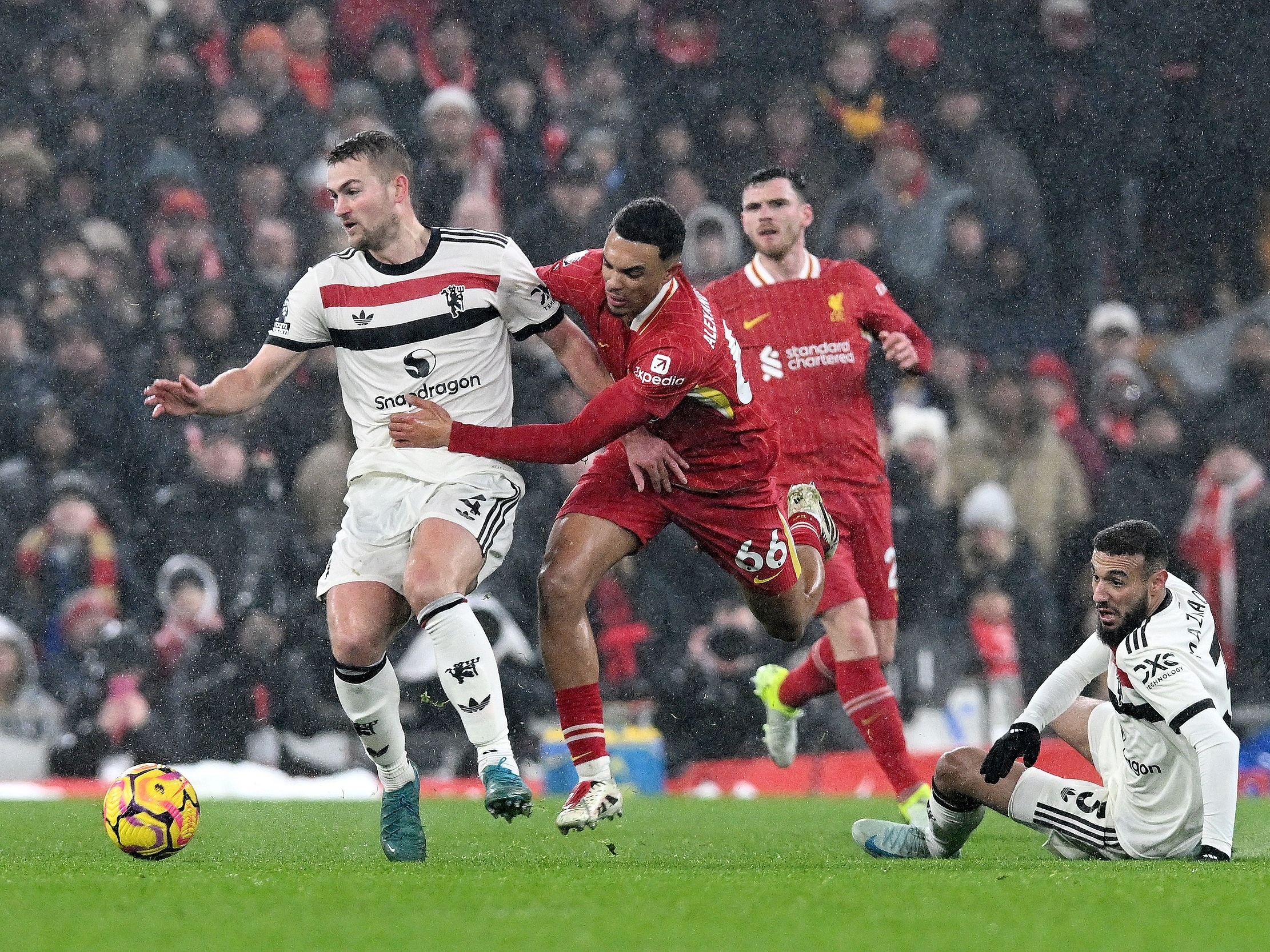 曼联客场爆冷击败利物浦的简单介绍 曼联客场爆冷击败利物浦的简单介绍