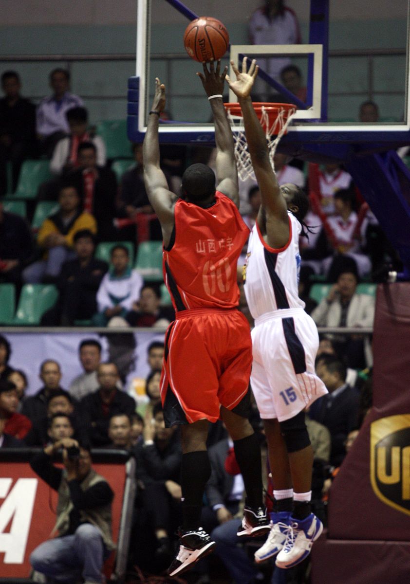 火箭在主场轻取老鹰，取得六连胜