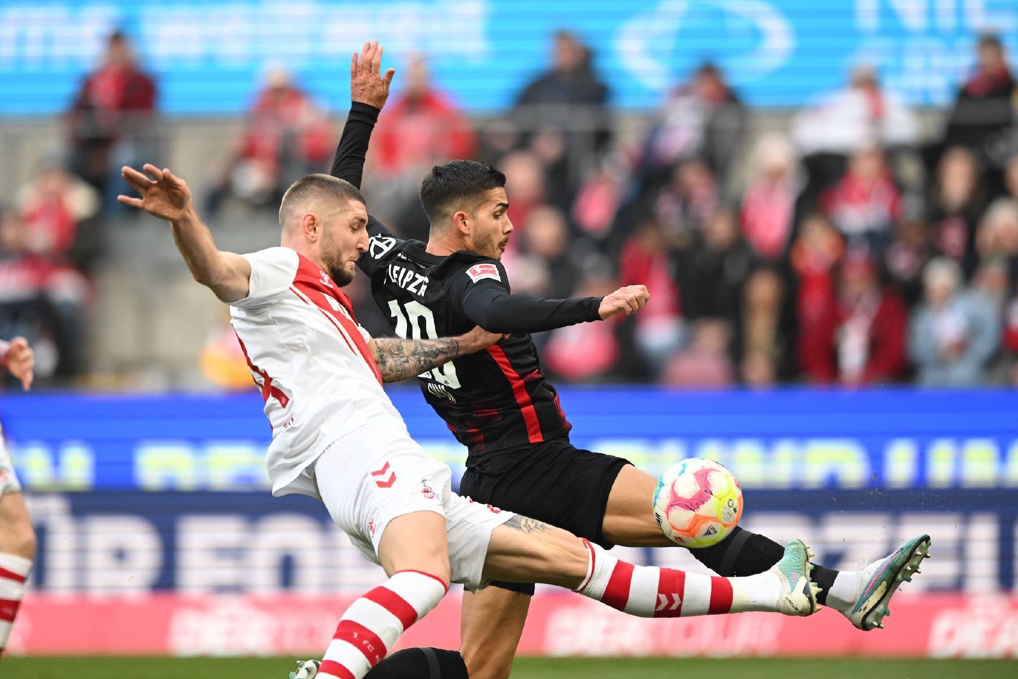 阿贾克斯完胜多特蒙德，晋级半决赛