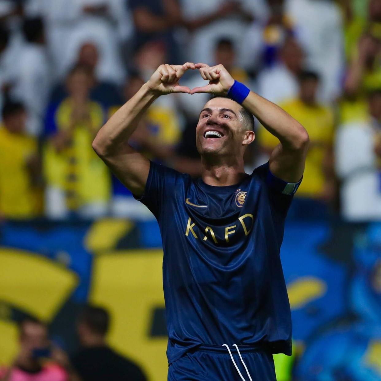 C罗的宣布退役让粉丝胶着