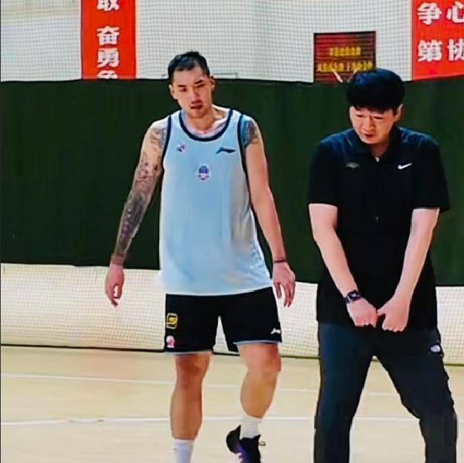 包含日本精英球员草草归队，为本土联赛效力的词条