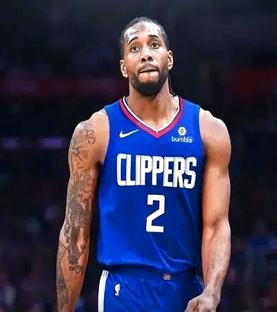 包含莱昂纳德持续发挥出色，快船队士气高涨的词条