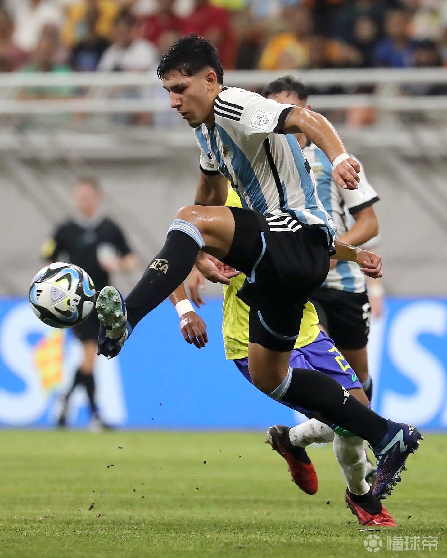 巴西女足大胜阿根廷，晋级半决赛