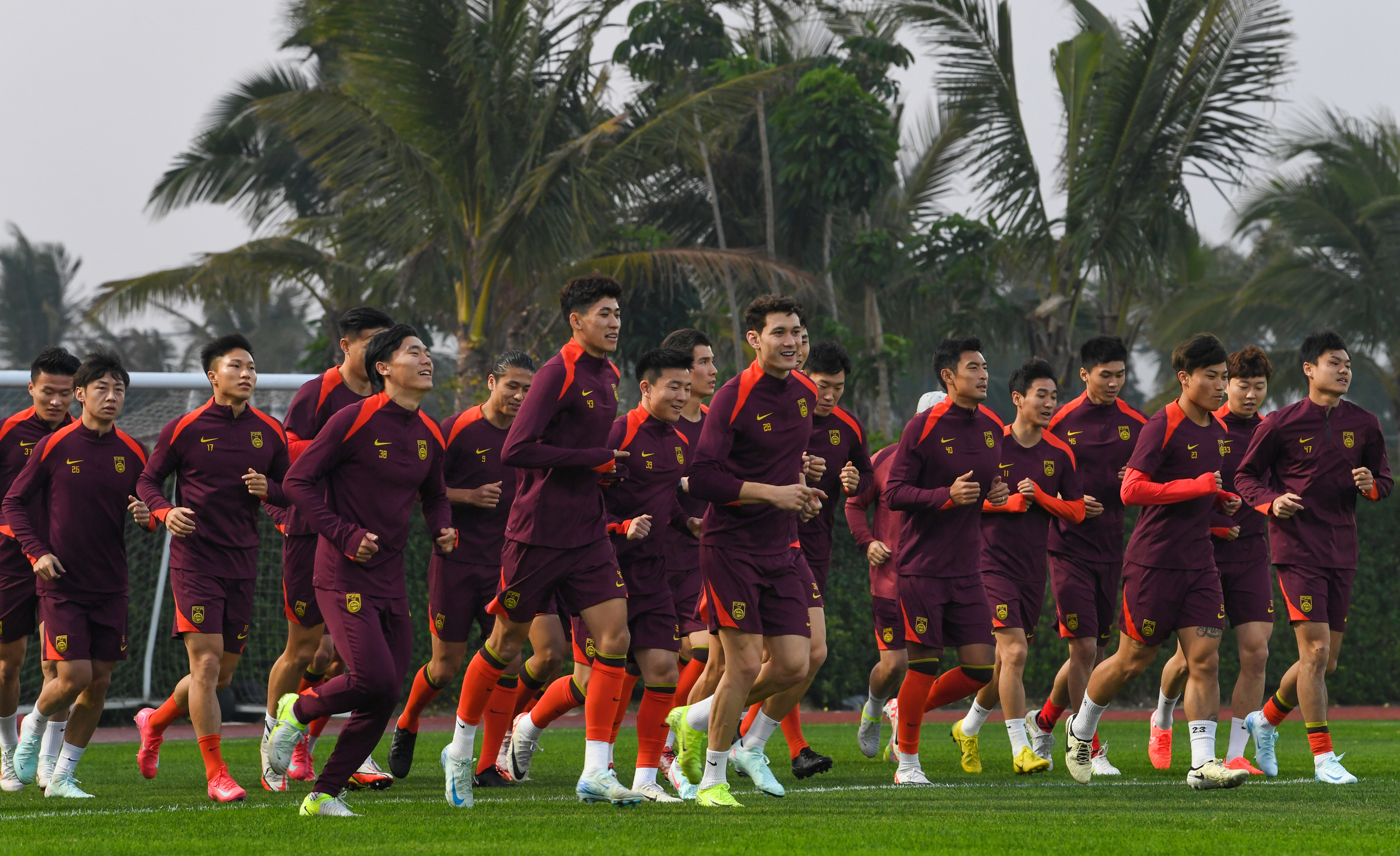 国际足坛风云变幻，中国队伍积极备战