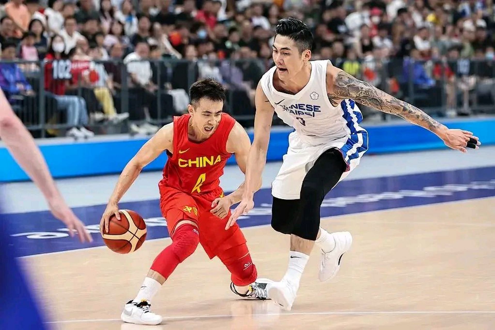 76人鏖战鹈鹕，赵继伟状态火热