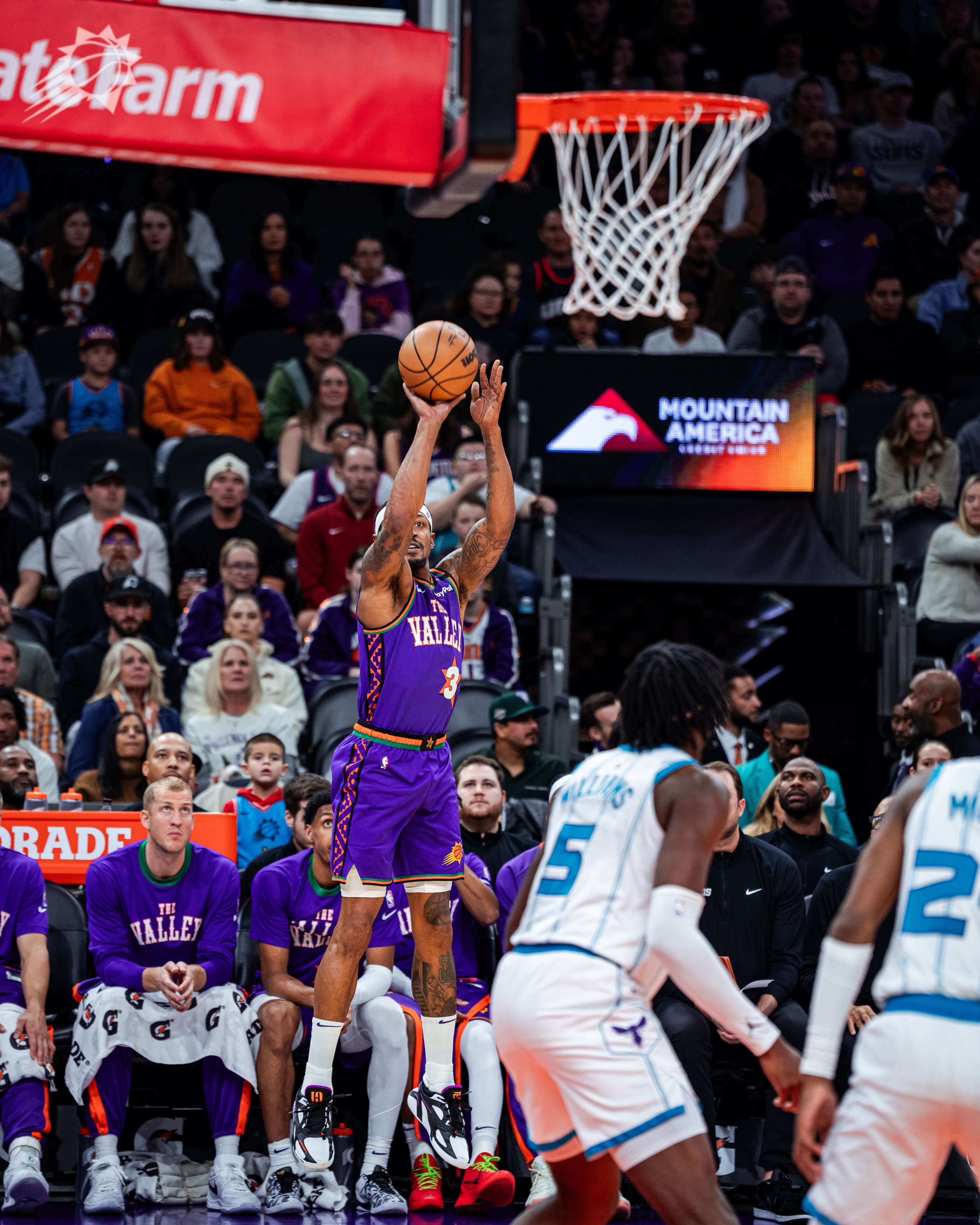 威廉姆斯险胜迈凯伦，拉塞尔统治全场